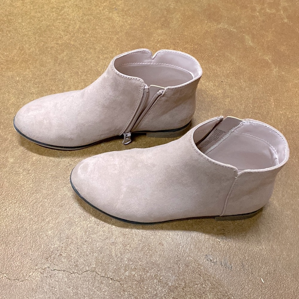 Girls boots